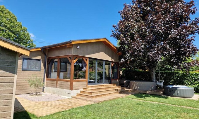 Saint-Sauveur-les-Bray Ski Chalet | Chalet moderne au bord d'un lac