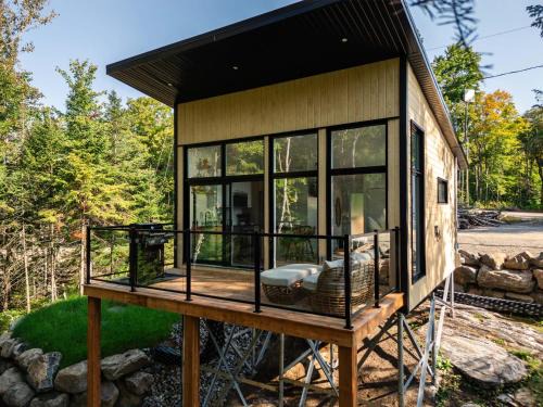 Sainte-Beatrix Ski Chalet | Chalet MonVue - Serenity in the Heart of Nature