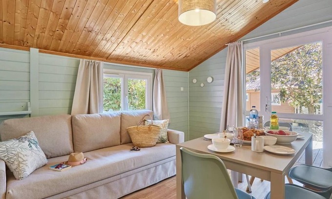 Carnoux-en-Provence Ski Chalet | Chalet, wifi, terrace, 35m², Carnoux-en-Provence