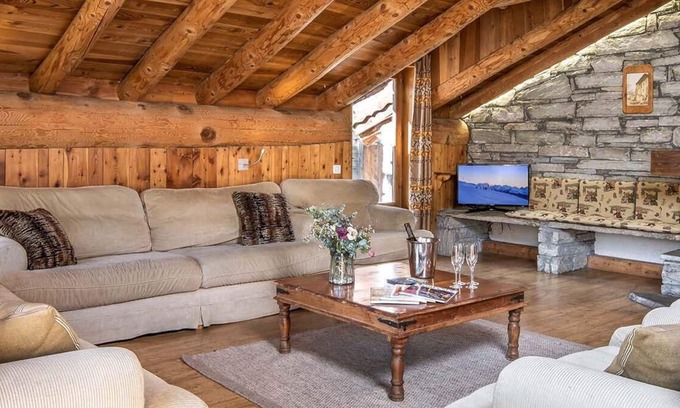 Le Cret Ski Chalet | Chalet, wifi, view open, balcony, fireplace or stove, parking, tv, ski locker, 170m², Val d'Isère