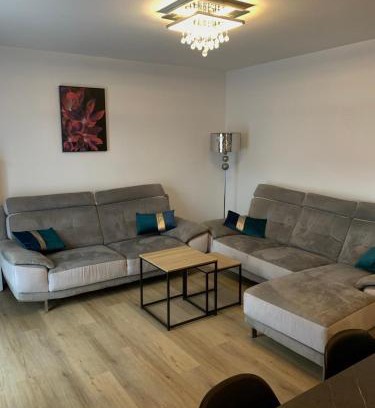 Albertville Apartment | Chaleureux T4,Netflix, petit déjeuner offert, boisson rafraîchissante pour la bienvenue, repas du soir fondue, raclette sur demande possibilité de le réserver à la semaine, contactez-nous en privé