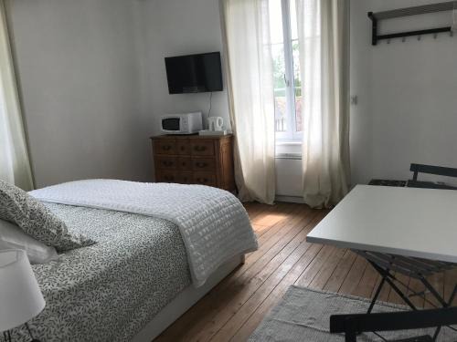 Livarot-Pays-d'Auge Bed & Breakfast | Chambre du Haras Cour Lozey