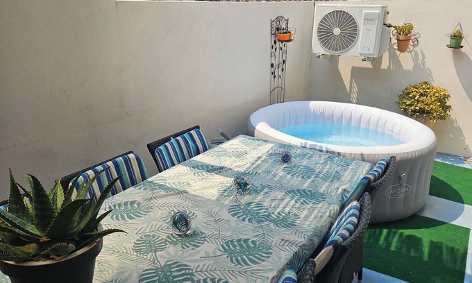 Lezignan-Corbieres House | Chambre 02 Balcon