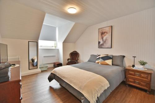 Saint-Pascal Hotel | Chambre 304 de l'hôtel Victoria confortable et moderne