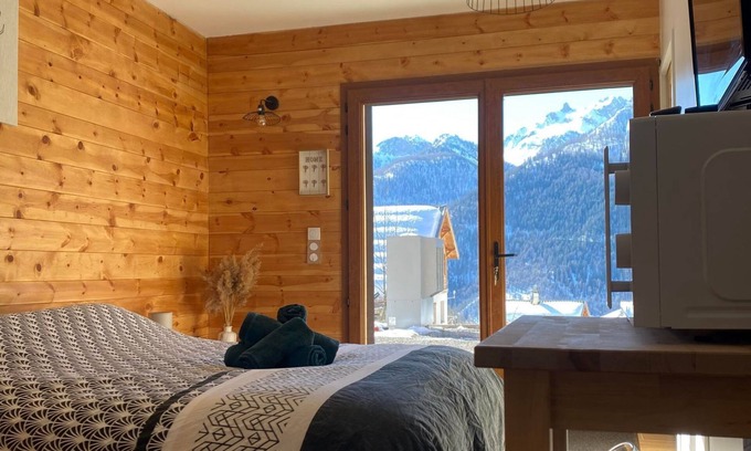 Arvieux Bed & Breakfast | Chambre Avec Entrée Indépendante