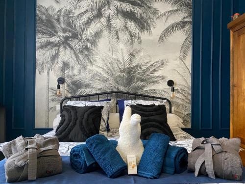 Varennes-Vauzelles House | Chambre Bleu Chic et Cosy piscine spa petit déjeuner au Château des Bourdons