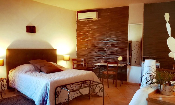 Fontvieille Bed & Breakfast | Chambre d'Hotes Le Bel Oustau