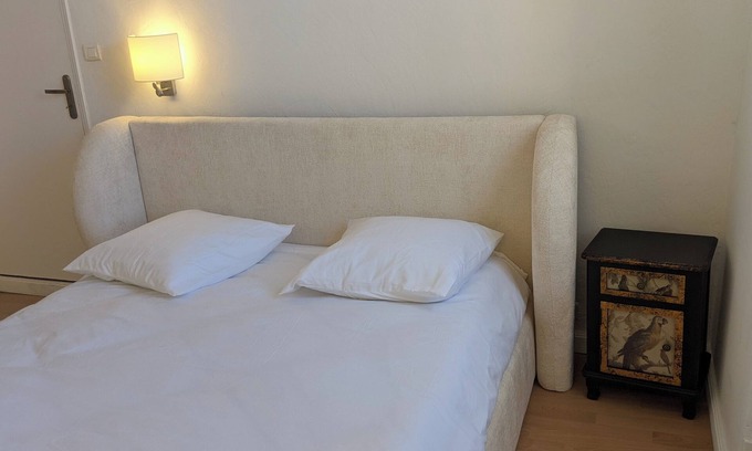 Le Thor Bed & Breakfast | Chambre Voltaire, terrace on the banks of the Sorgue