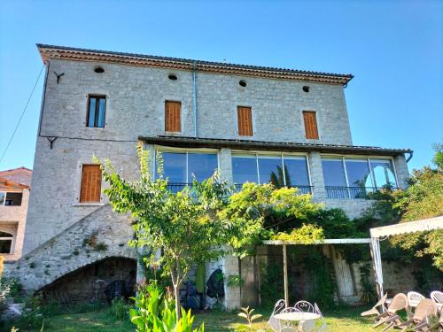 Saint-Alban-sous-Sampzon Bed & Breakfast | chambres d'hôtes la maison de mon père