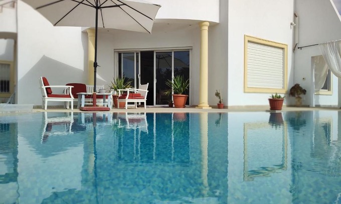 Aghir House | Chambres d'hôtes Conviviales avec piscine privée Chambre Blue Lagune & Suite Azur