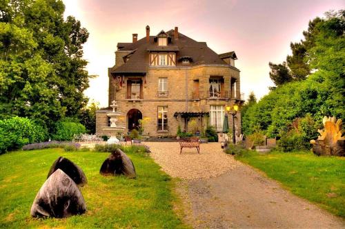Bessines-sur-Gartempe Bed & Breakfast | Chambres d'Hôtes-Château Constant