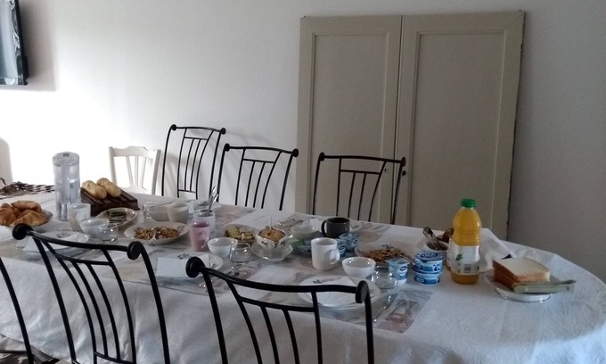 Plateau - Mont-Valerien Bed & Breakfast | Chambres d Hotes Avec Jardin, Terasse. 15 mn de la Defense. Sur le Mont Valerien