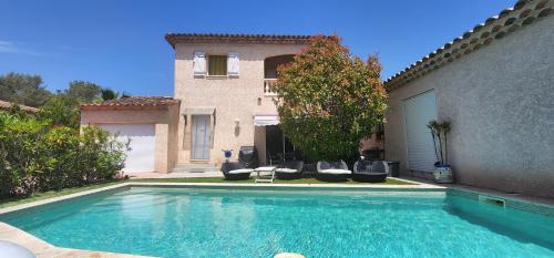 Boulouris-sur-Mer House | Chambres privées dans Villa des Lauriers