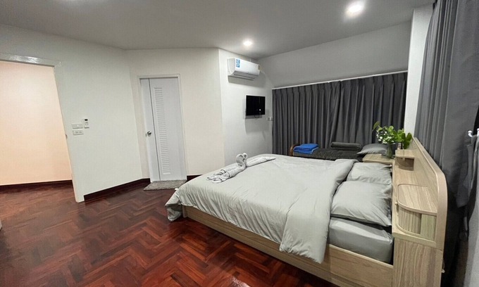 Phetchaburi Villa | Chang Phueak Chao Samran Beach