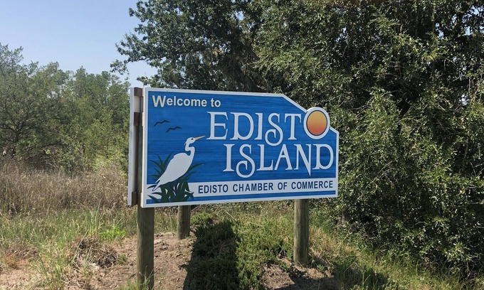 Oak Grove Villa | Change your attitude at Changes in Latitude on Edisto Island, And just get away.