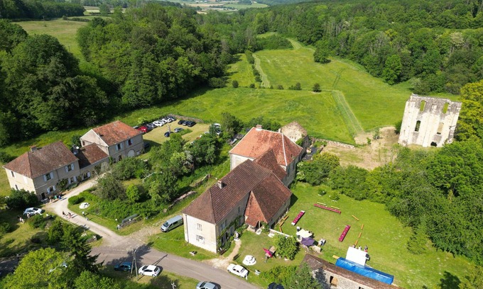 Montigny-les-Cherlieu Cottage | Characterful cottages with gardens in nature, ideal for families and friends