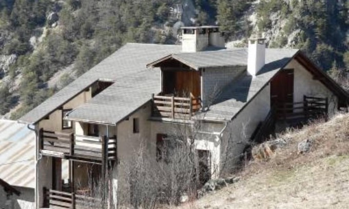 Guillestre Apartment | Character house, located at the entrance of the Queyras regional park.