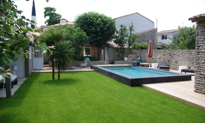 Ars-en-Re House | character house with private garden and swimming pool parking