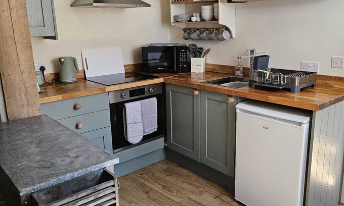 East Dereham Cottage | Characterful 3 Bedroom cosy Cottage, Pet-Friendly!
