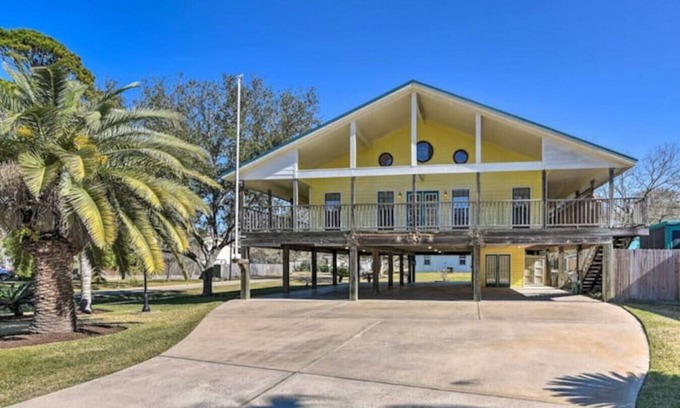 El Lago Apartment | Charles · El Jardin! 5 min walk to beach