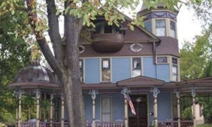 Leetonia Bed & Breakfast | Charles Nelson Schmick House