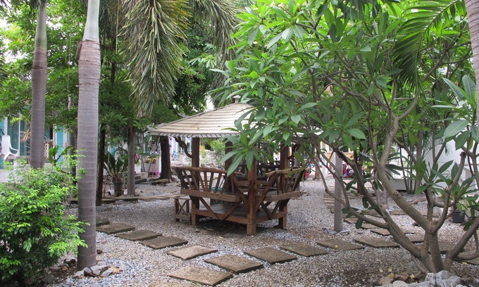 Ko Sichang Hotel | Charlie's Bungalow