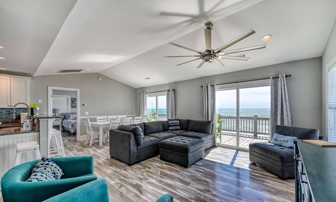 Surf City House | Charm Getaway - Oceanfront family home in a quiet stretch of Surf City !
