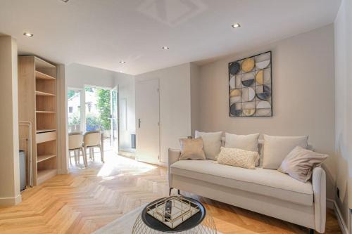 Saint-Didier-au-Mont-d'Or Apartment | Charmant appartement en duplex pour 4, St-Didier