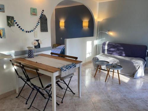 Le Palais House | Charmante Maison avec Jardin, Terrasse et Parking - Animaux Acceptés - FR-1-418-196