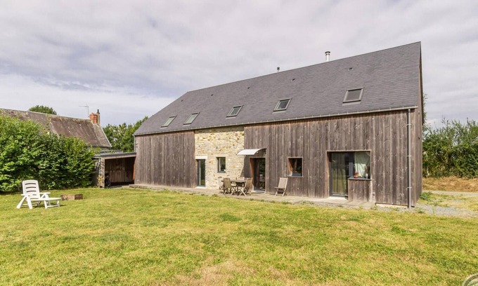 Herenguerville Cottage | Charming stone house with garden, bikes, and WIFI in Quettreville-sur-Sienne