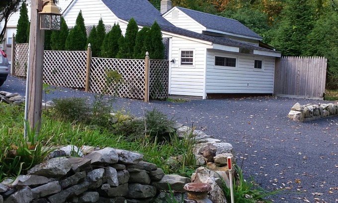 Monroe Cottage | Charming 1 BDRM 18th Century post & beam cottage for monthly/extended stay