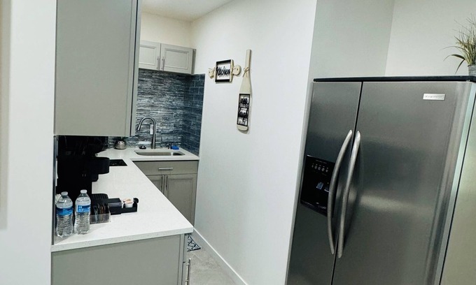 Greenacres Apartment | Charming 1-bedroom apartment with WiFi, AC in wonderful West Palm Beach