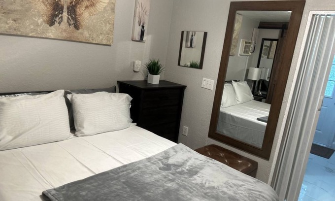 West Palm Beach House | Charming 1-bedroom house in fantastic West Palm Beach with AC