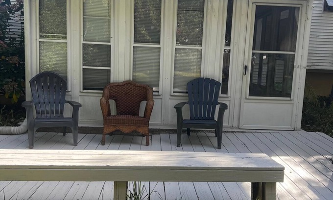 Maple Hill House | Charming 1-bedroom in welcoming West Hartford with WiFi, AC