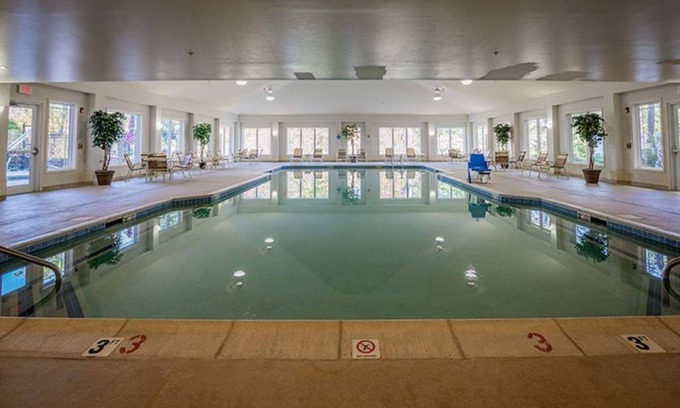 Pittsfield Resort | Charming 1 Bedroom - 4 Star Resort w/heated pool, gym, wi-fi, lot's more!