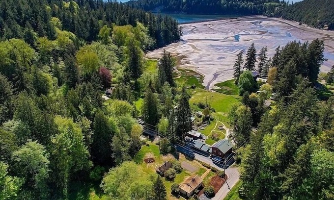 South Bellingham House | Charming 1-bedroom house near Fairhaven Bellingham with WiFi