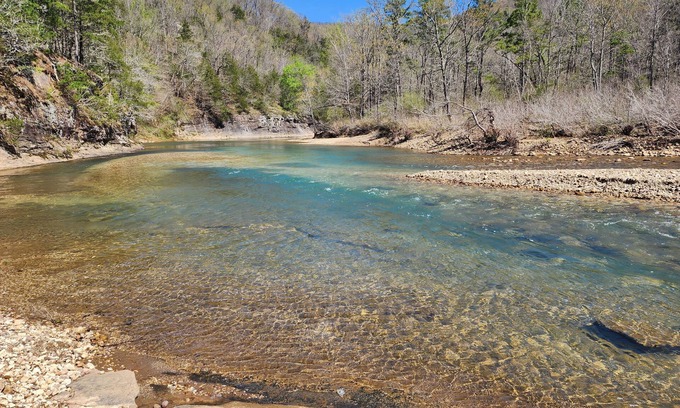 Winslow Cottage | Charming 1-bedroom Tiny Home with WiFi and AC along White River