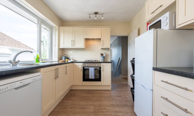 Radyr and Morganstown House | Charming 2-Bed Detached Home in Radyr