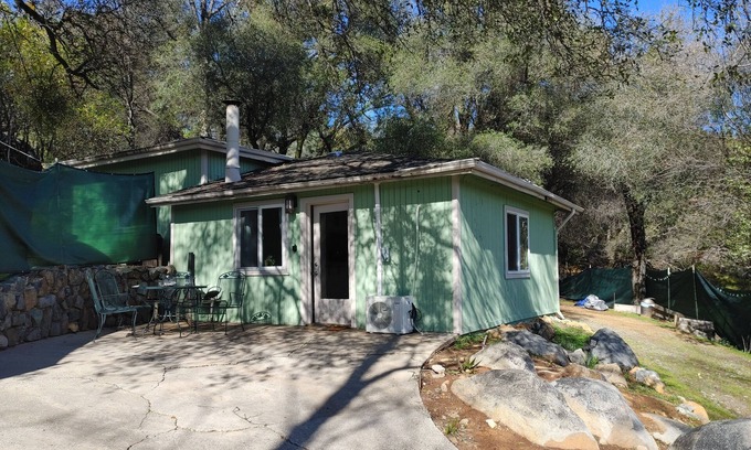 Rough and Ready House | Charming 2-bedroom house with WiFi, AC in Historic Rough and Ready town