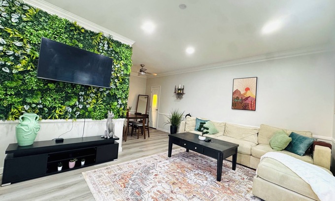 The Egyptian Apartment | Charming 2-bedroom apartment in delightful San Diego with WiFi, fitness room