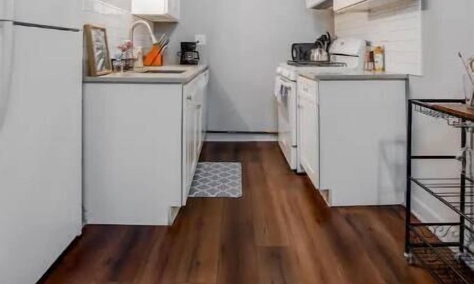 Woodlawn Apartment | Charming 2-bedroom apartment with WiFi and AC in wonderful Chicago