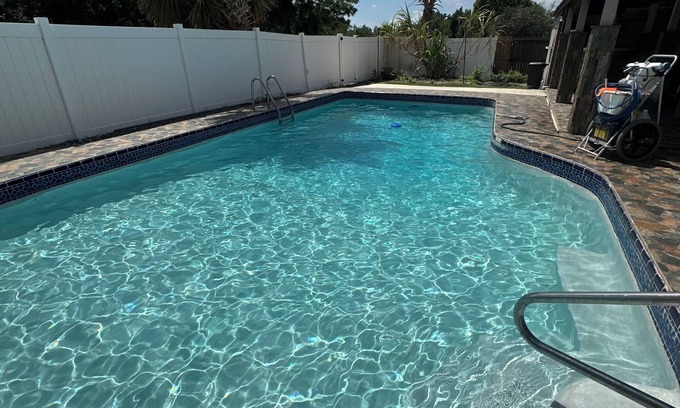 Pine Hills Bed & Breakfast | Charming 2-bedroom bed & breakfast in beautiful Orlando with WiFi, AC