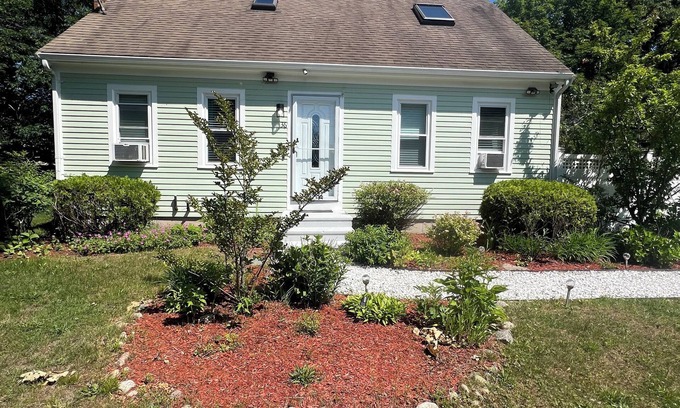 Hyannis Cottage | Charming 2-bedroom cottage with AC, WiFi in serene Barnstable