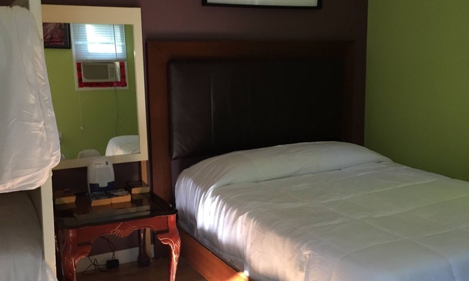 Hastings Highlands Cottage | Charming 2-bedroom cottage in Bancroft with AC, WiFi. Enjoy your stay