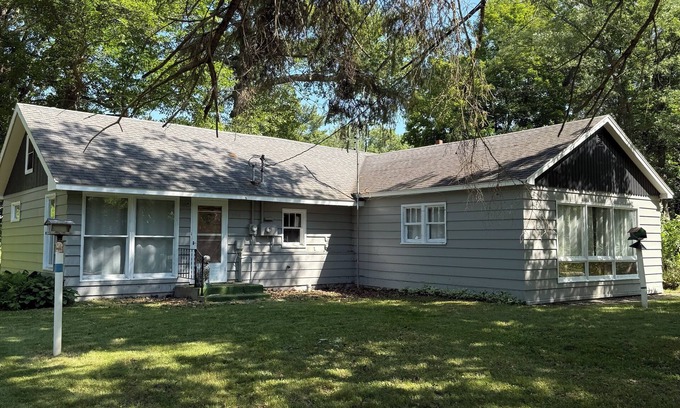 Hackensack House | Charming 2-bedroom home in Hackensack. Enjoy during the summer and winter.