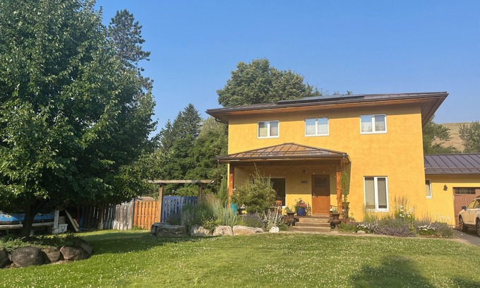Upper Rattlesnake House | Charming 2-bedroom house by Rattlesnake creek and close to the U of M