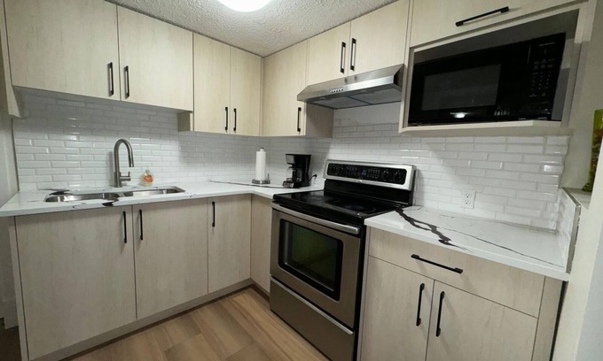 Evanston House | Charming 2-bedroom house in lovely Calgary with WiFi