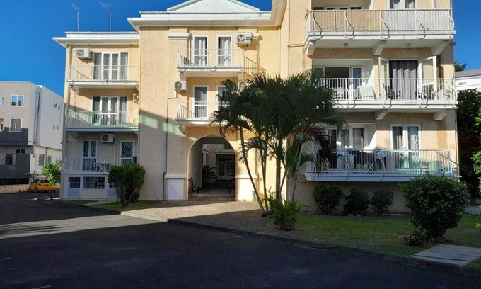 Cascavelle Apartment | Charming 2-bedroom apartment with AC, WiFi in Flic en Flac, 2 minutes from beach