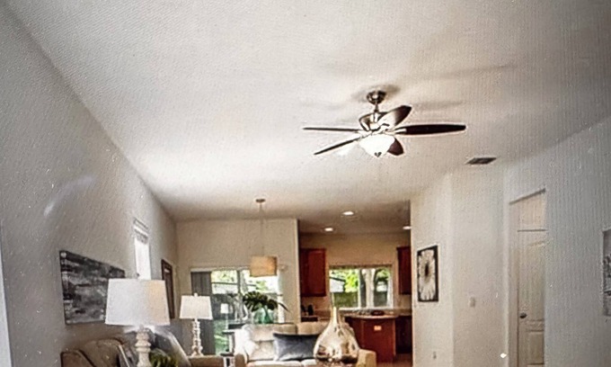 Riverview House | Charming 2-bedroom townhome in beautiful Riverview with WiFi, AC