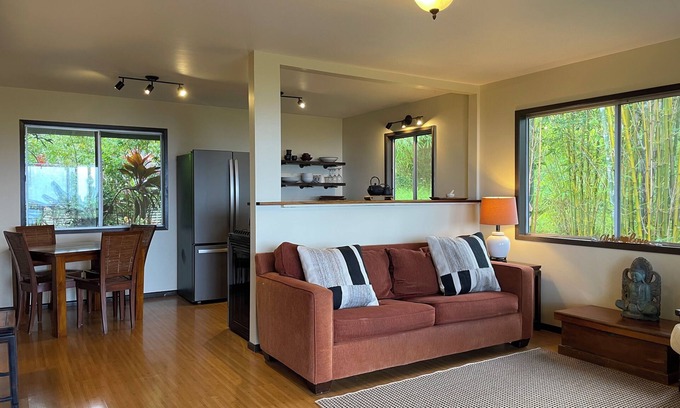 Honaunau-Napoopoo Apartment | Charming 2-bedroom apartment on beautiful farm in Honaunau with WiFi